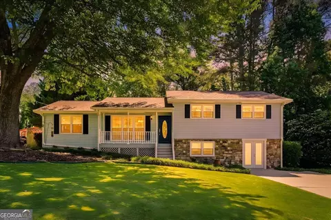 6812 Sky Lane Dr, Acworth, GA 30102