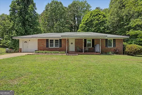 98 James St, Tallapoosa, GA 30176