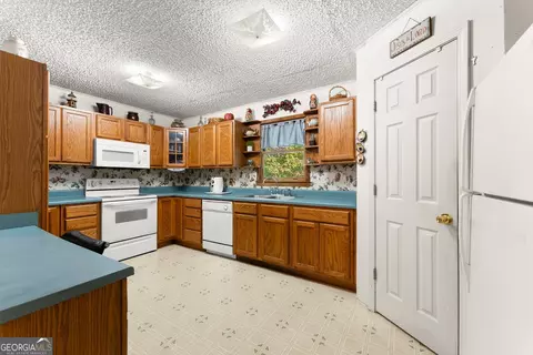 Kitchen - 350 Old River Rd, Cornelia, GA 30531 photo 2 of 4
