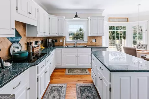Kitchen - 3 Honeysuckle Ln, Colbert, GA 30628 photo 3 of 6
