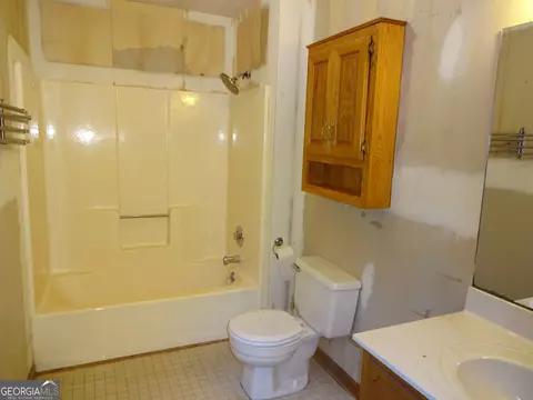 Bath - 1535 Haynes Ct, Grayson, GA 30017 photo 1 of 2