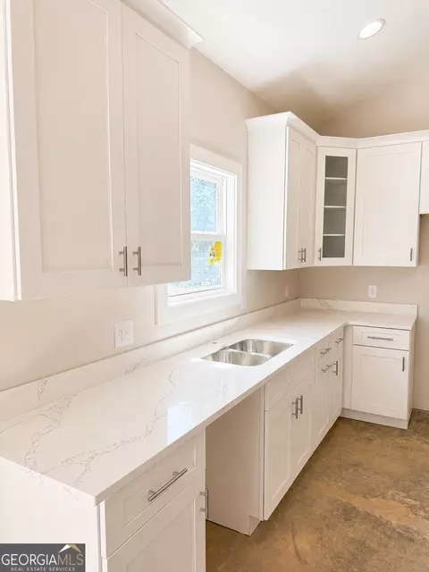 Kitchen - 563 High Rd, Carnesville, GA 30521 photo 2 of 5