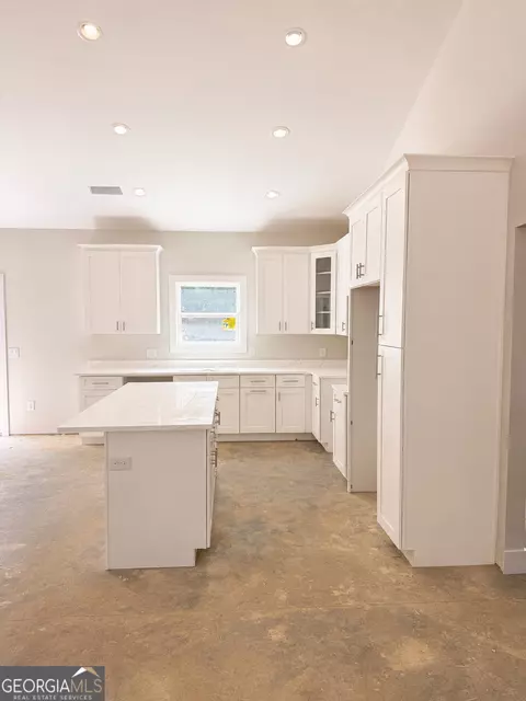 Kitchen - 563 High Rd, Carnesville, GA 30521 photo 5 of 5