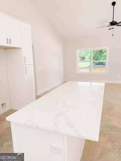 Kitchen - 563 High Rd, Carnesville, GA 30521 photo 3 of 5