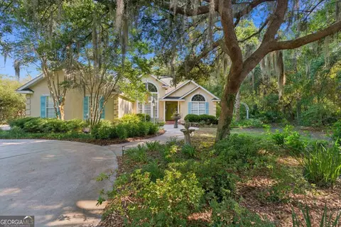 390 Harborview Dr, Woodbine, GA 31569