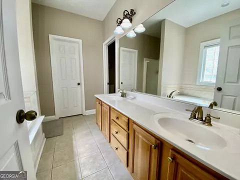 Bath - 1358 Glass Bridge Rd, Lagrange, GA 30240 photo 1 of 3