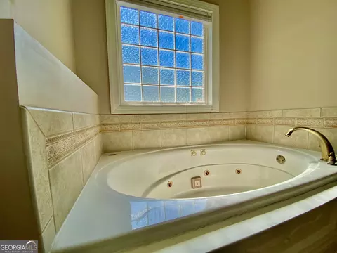 Bath - 1358 Glass Bridge Rd, Lagrange, GA 30240 photo 3 of 3
