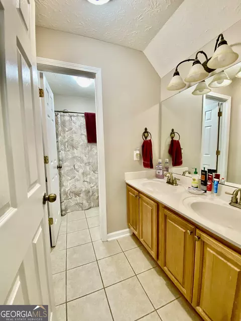 Bath - 1358 Glass Bridge Rd, Lagrange, GA 30240 photo 2 of 3