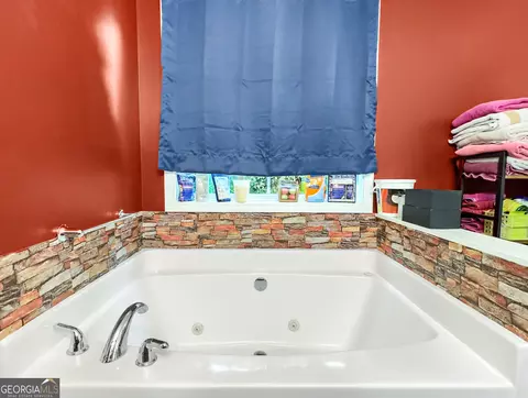 Bath - 175 Loudoun Dr, Covington, GA 30014 photo 3 of 4