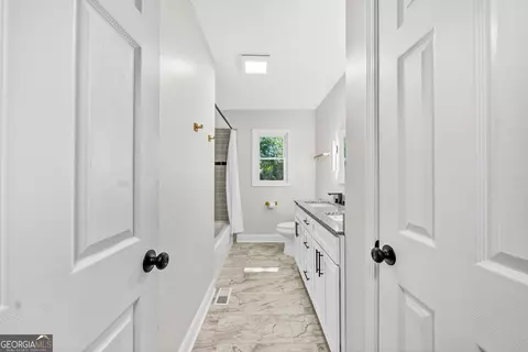 Entry Way - 202 N Barnard Ave, Lagrange, GA 30241 photo 3 of 3