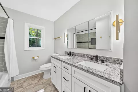Bath - 202 N Barnard Ave, Lagrange, GA 30241 photo 1 of 2