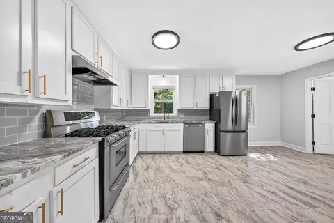 Kitchen - 202 N Barnard Ave, Lagrange, GA 30241 photo 2 of 5