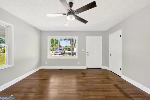 Living - 202 N Barnard Ave, Lagrange, GA 30241 photo 1 of 2
