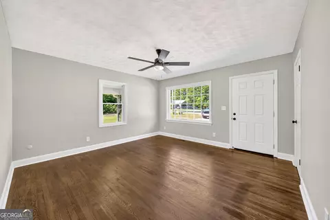 Living - 202 N Barnard Ave, Lagrange, GA 30241 photo 2 of 2