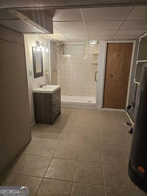 Bath - 6642 Doublegate Ln, Rex, GA 30273 photo 5 of 6