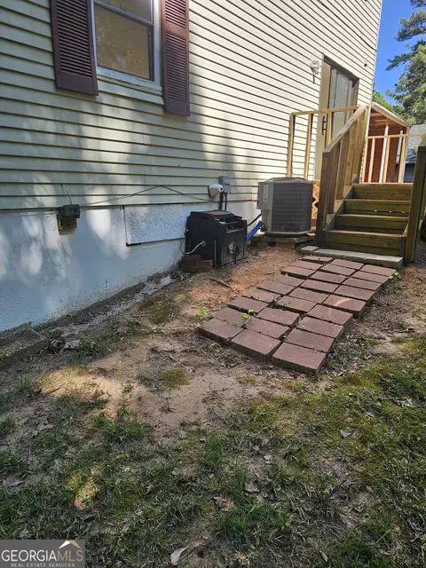 Exterior - 6642 Doublegate Ln, Rex, GA 30273 photo 6 of 12