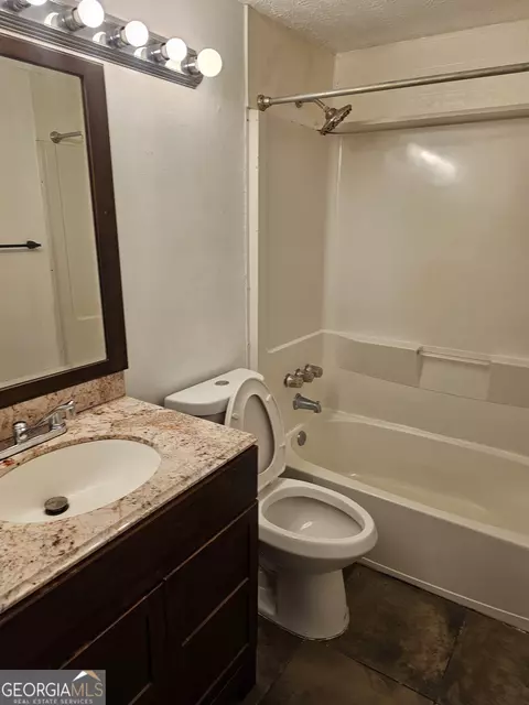 Bath - 6642 Doublegate Ln, Rex, GA 30273 photo 3 of 6