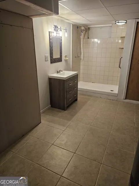 Bath - 6642 Doublegate Ln, Rex, GA 30273 photo 6 of 6