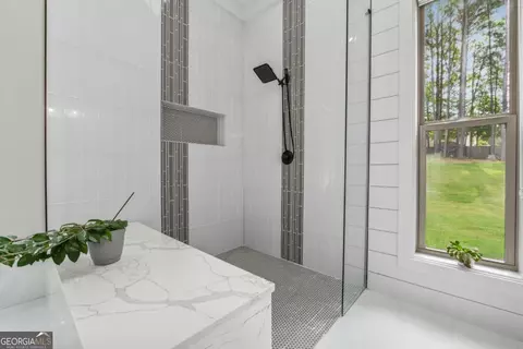 Bath - 852 Tom Miller Rd, Bethlehem, GA 30620 photo 7 of 11