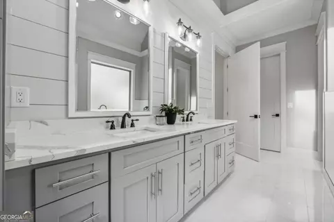 Bath - 852 Tom Miller Rd, Bethlehem, GA 30620 photo 9 of 11