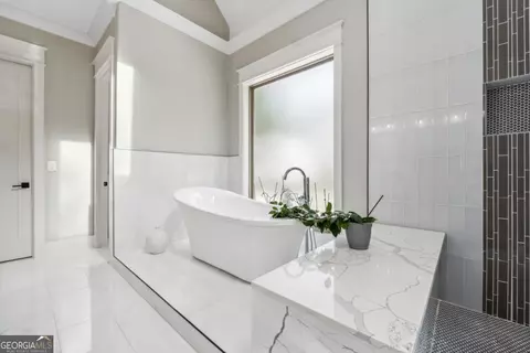 Bath - 852 Tom Miller Rd, Bethlehem, GA 30620 photo 8 of 11