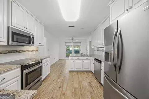 Kitchen - 7249 E Wynfield Loop, Midland, GA 31820 photo 3 of 4