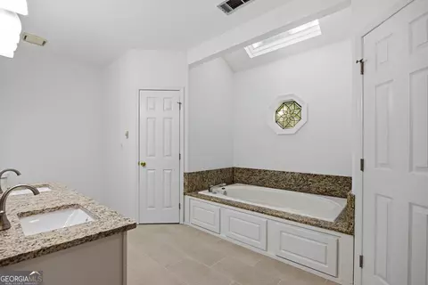 Bath - 7249 E Wynfield Loop, Midland, GA 31820 photo 2 of 5