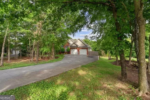 221 Woodford Way SE, Calhoun, GA 30701