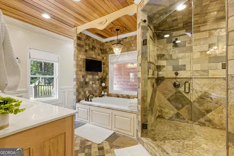 Bath - 1091 Echota Rd, Clarkesville, GA 30523 photo 1 of 8