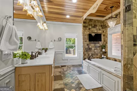 Bath - 1091 Echota Rd, Clarkesville, GA 30523 photo 2 of 8