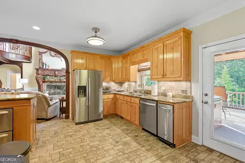 Kitchen - 1091 Echota Rd, Clarkesville, GA 30523 photo 2 of 4