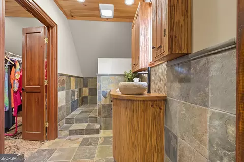 Bath - 1091 Echota Rd, Clarkesville, GA 30523 photo 6 of 8