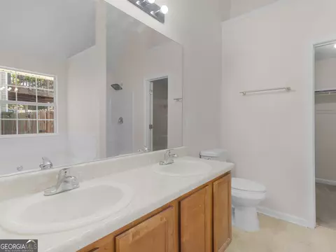 Bath - 992 Brisley Cir, Hampton, GA 30228 photo 1 of 4