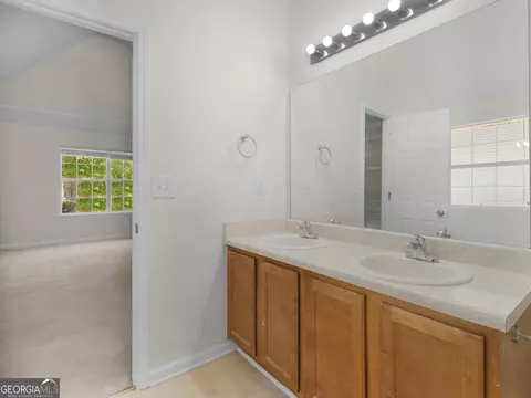 Bath - 992 Brisley Cir, Hampton, GA 30228 photo 3 of 4