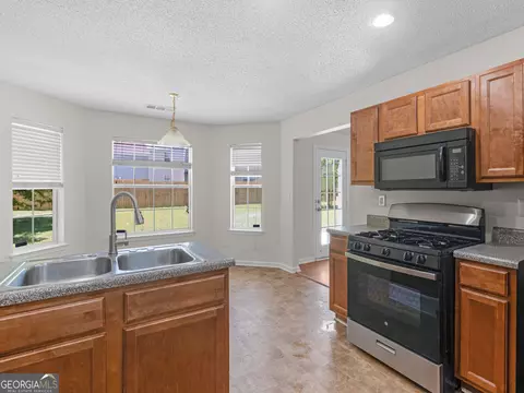 Kitchen - 992 Brisley Cir, Hampton, GA 30228 photo 2 of 5