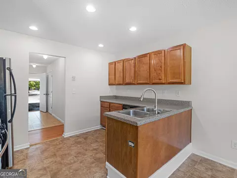 Kitchen - 992 Brisley Cir, Hampton, GA 30228 photo 5 of 5
