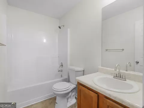 Bath - 992 Brisley Cir, Hampton, GA 30228 photo 4 of 4