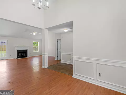Living - 992 Brisley Cir, Hampton, GA 30228 photo 2 of 4