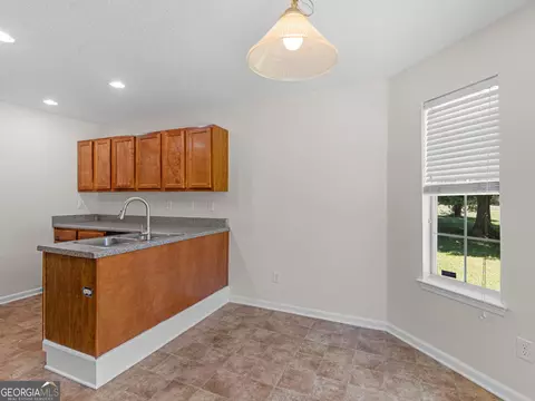 Kitchen - 992 Brisley Cir, Hampton, GA 30228 photo 3 of 5