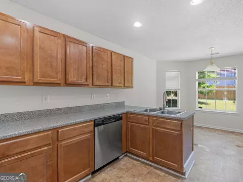Kitchen - 992 Brisley Cir, Hampton, GA 30228 photo 1 of 5
