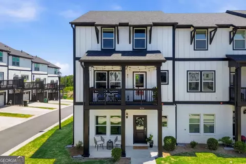824 Mackay Crk, Woodstock, GA 30188