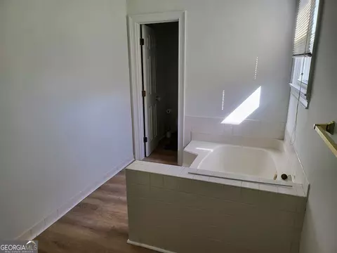 Bath - 2703 Boars Head Rd, Augusta, GA 30907 photo 6 of 6