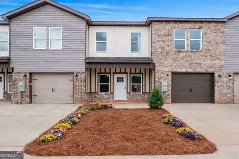 302 Beau Claire Cir, Byron, GA 31008