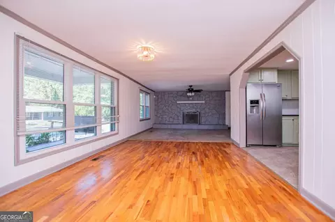 Living - 105 Sharp Dr, Carrollton, GA 30117 photo 4 of 8