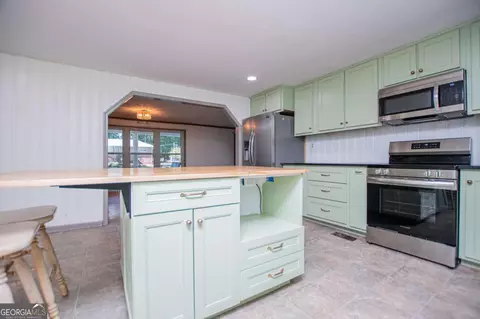 Kitchen - 105 Sharp Dr, Carrollton, GA 30117 photo 3 of 8