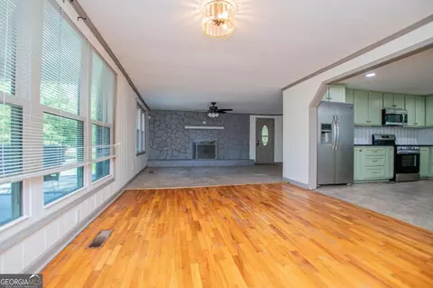 Living - 105 Sharp Dr, Carrollton, GA 30117 photo 6 of 8