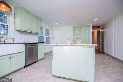 Kitchen - 105 Sharp Dr, Carrollton, GA 30117 photo 4 of 8