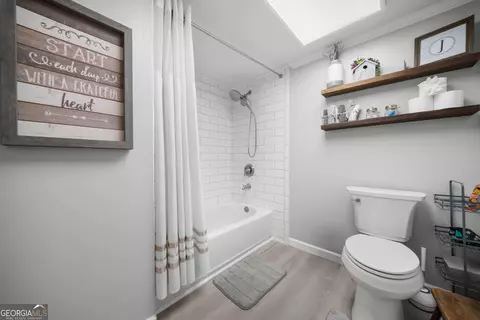 Bath - 4562 Gip Rd, Millen, GA 30442 photo 2 of 4
