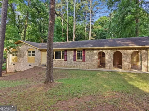 5657 Mountainbrooke Ct, Stone Mountain, GA 30087