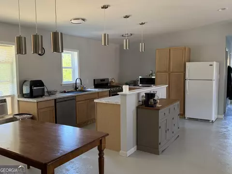 Kitchen - 1185 County Road 402, Fruithurst, AL 36262 photo 2 of 4